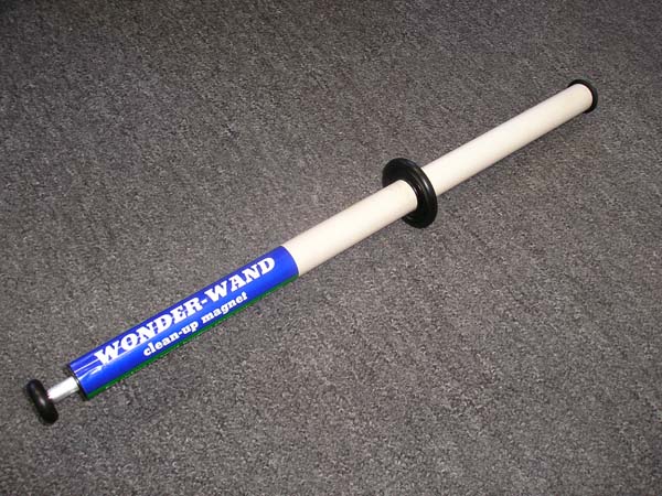 'Ã‡laymore Wand' special ganged magnetic wand for use in the oil drilling industry